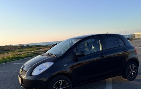 Toyota Yaris III рестайлинг, 2007 год, 610 000 рублей, 3 фотография