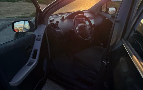 Toyota Yaris III рестайлинг, 2007 год, 610 000 рублей, 5 фотография