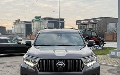 Toyota Land Cruiser Prado 150 рестайлинг 2, 2022 год, 7 500 000 рублей, 1 фотография
