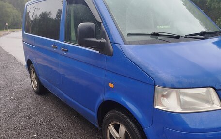 Volkswagen Transporter T5 рестайлинг, 2003 год, 720 000 рублей, 1 фотография