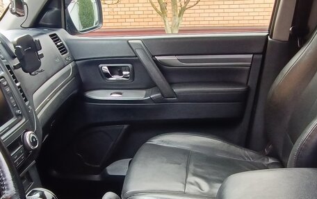 Mitsubishi Pajero IV, 2011 год, 2 480 000 рублей, 12 фотография