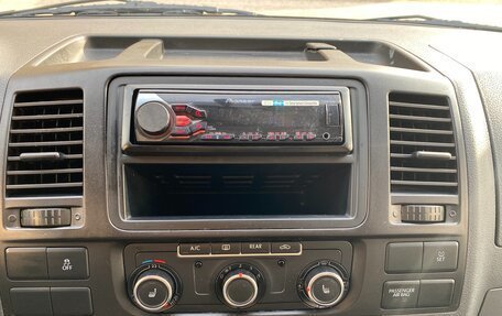 Volkswagen Caravelle T5, 2012 год, 1 795 000 рублей, 12 фотография