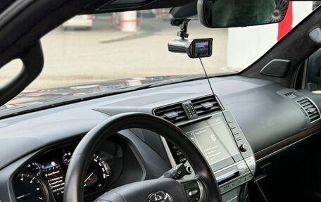 Toyota Land Cruiser Prado 150 рестайлинг 2, 2022 год, 7 500 000 рублей, 6 фотография