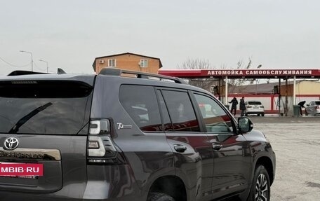 Toyota Land Cruiser Prado 150 рестайлинг 2, 2022 год, 7 500 000 рублей, 4 фотография