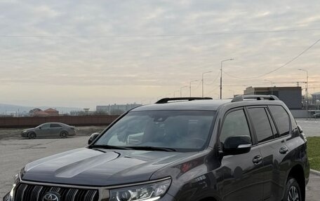 Toyota Land Cruiser Prado 150 рестайлинг 2, 2022 год, 7 500 000 рублей, 3 фотография