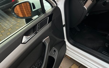 Volkswagen Passat B8 рестайлинг, 2018 год, 2 200 000 рублей, 22 фотография