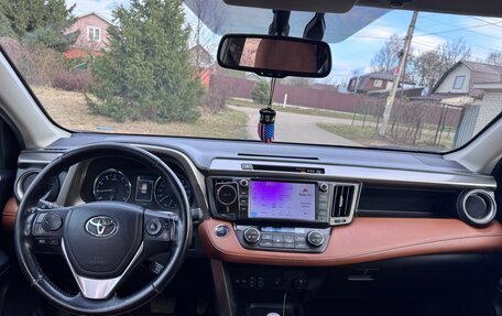 Toyota RAV4, 2018 год, 2 750 000 рублей, 10 фотография