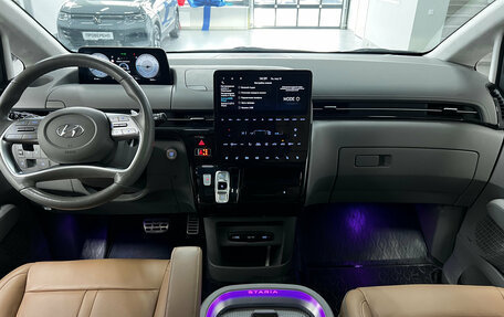 Hyundai Staria, 2023 год, 6 090 000 рублей, 15 фотография