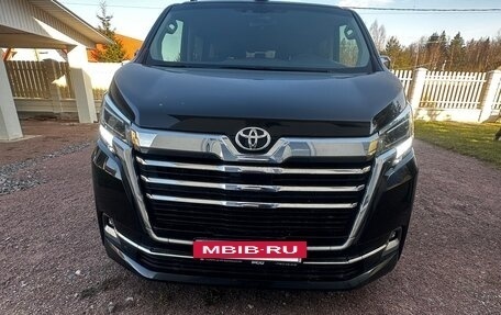 Toyota HiAce H300, 2021 год, 8 350 000 рублей, 2 фотография