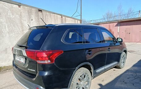 Mitsubishi Outlander III рестайлинг 3, 2016 год, 1 870 000 рублей, 3 фотография