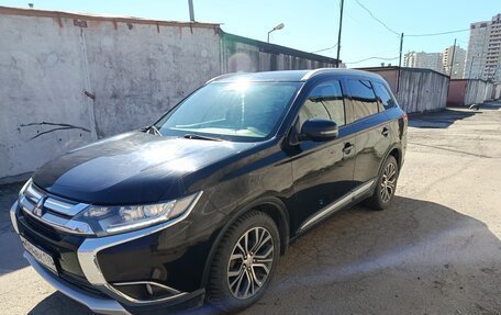 Mitsubishi Outlander III рестайлинг 3, 2016 год, 1 870 000 рублей, 4 фотография