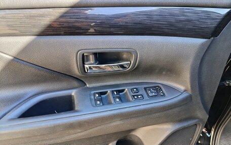 Mitsubishi Outlander III рестайлинг 3, 2016 год, 1 870 000 рублей, 6 фотография