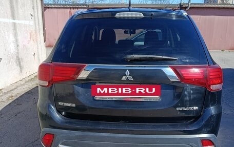 Mitsubishi Outlander III рестайлинг 3, 2016 год, 1 870 000 рублей, 2 фотография