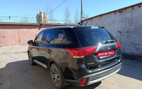 Mitsubishi Outlander III рестайлинг 3, 2016 год, 1 870 000 рублей, 5 фотография