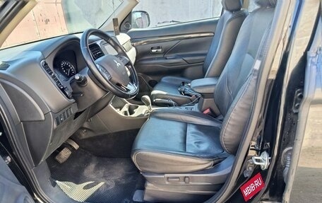 Mitsubishi Outlander III рестайлинг 3, 2016 год, 1 870 000 рублей, 7 фотография