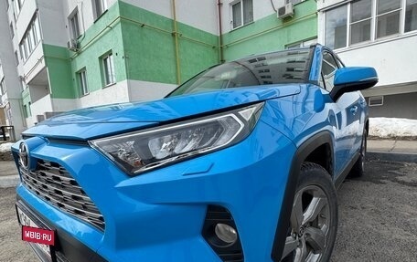 Toyota RAV4, 2019 год, 3 499 000 рублей, 2 фотография