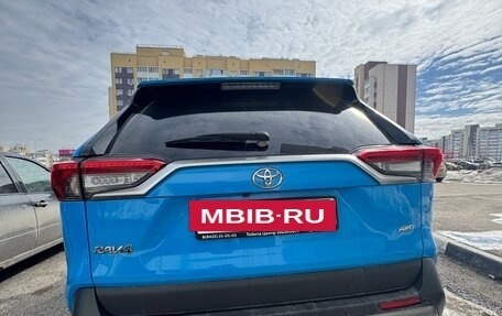 Toyota RAV4, 2019 год, 3 499 000 рублей, 9 фотография