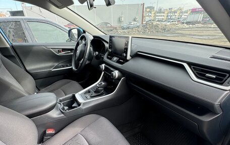 Toyota RAV4, 2019 год, 3 499 000 рублей, 22 фотография