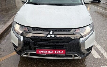 Mitsubishi Outlander III рестайлинг 3, 2021 год, 2 650 000 рублей, 1 фотография