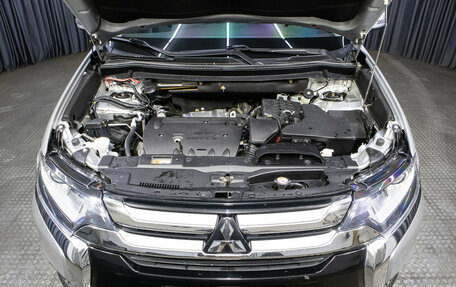 Mitsubishi Outlander III рестайлинг 3, 2018 год, 2 198 000 рублей, 9 фотография