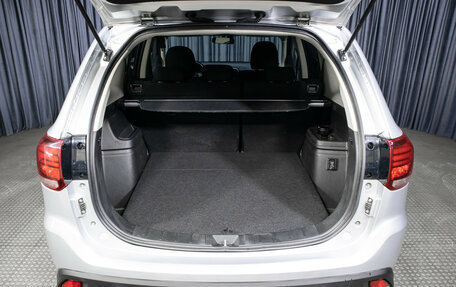 Mitsubishi Outlander III рестайлинг 3, 2018 год, 2 198 000 рублей, 10 фотография