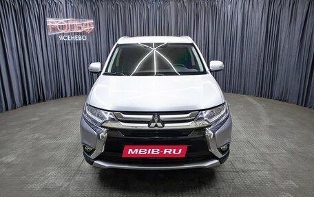 Mitsubishi Outlander III рестайлинг 3, 2018 год, 2 198 000 рублей, 2 фотография