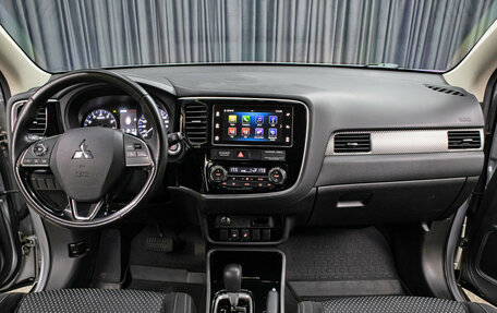 Mitsubishi Outlander III рестайлинг 3, 2018 год, 2 198 000 рублей, 14 фотография