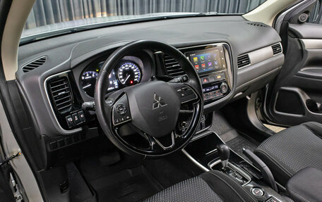 Mitsubishi Outlander III рестайлинг 3, 2018 год, 2 198 000 рублей, 16 фотография