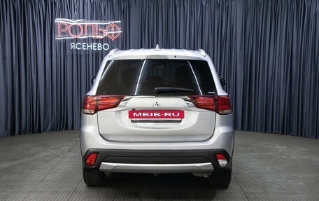 Mitsubishi Outlander III рестайлинг 3, 2018 год, 2 198 000 рублей, 6 фотография