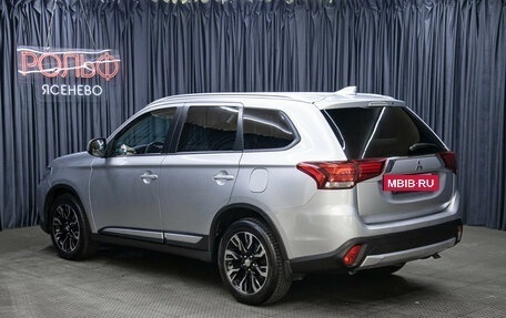 Mitsubishi Outlander III рестайлинг 3, 2018 год, 2 198 000 рублей, 7 фотография
