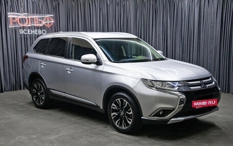 Mitsubishi Outlander III рестайлинг 3, 2018 год, 2 198 000 рублей, 3 фотография
