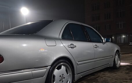 Mercedes-Benz E-Класс, 1998 год, 645 000 рублей, 4 фотография