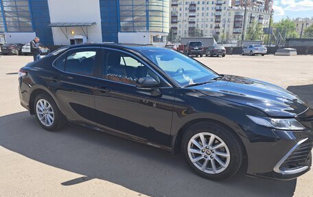 Toyota Camry, 2021 год, 2 400 000 рублей, 3 фотография