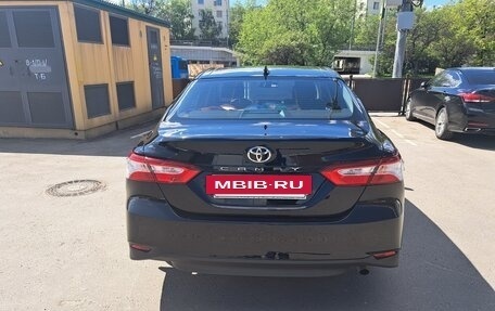 Toyota Camry, 2021 год, 2 400 000 рублей, 6 фотография