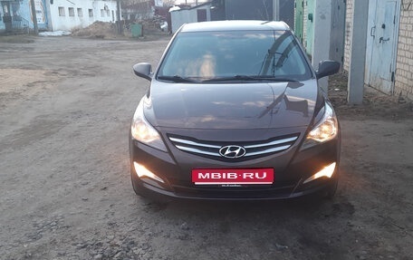 Hyundai Solaris II рестайлинг, 2016 год, 900 000 рублей, 1 фотография