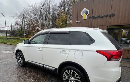 Mitsubishi Outlander III рестайлинг 3, 2017 год, 1 550 000 рублей, 2 фотография