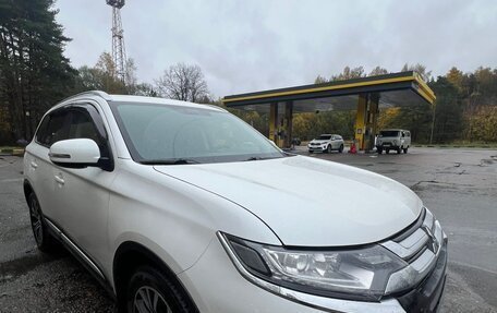 Mitsubishi Outlander III рестайлинг 3, 2017 год, 1 550 000 рублей, 4 фотография