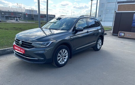 Volkswagen Tiguan II, 2021 год, 3 450 000 рублей, 2 фотография