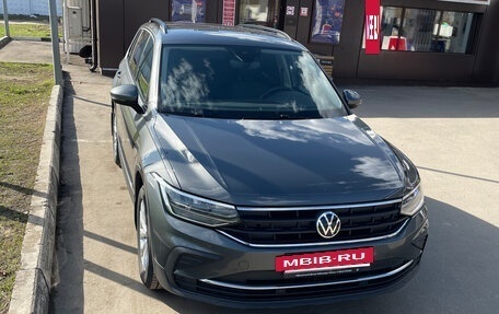 Volkswagen Tiguan II, 2021 год, 3 450 000 рублей, 3 фотография