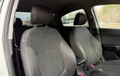 KIA Rio III рестайлинг, 2016 год, 1 300 000 рублей, 23 фотография