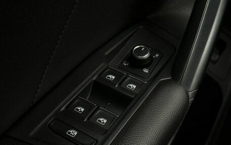 Volkswagen Tiguan II, 2021 год, 3 590 000 рублей, 25 фотография