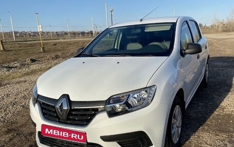 Renault Sandero II рестайлинг, 2019 год, 900 000 рублей, 1 фотография