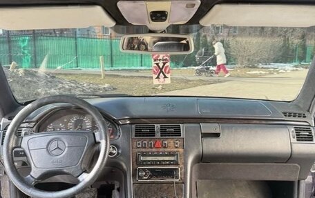 Mercedes-Benz E-Класс, 1997 год, 380 000 рублей, 9 фотография