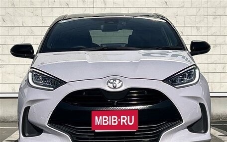 Toyota Yaris, 2023 год, 778 000 рублей, 2 фотография