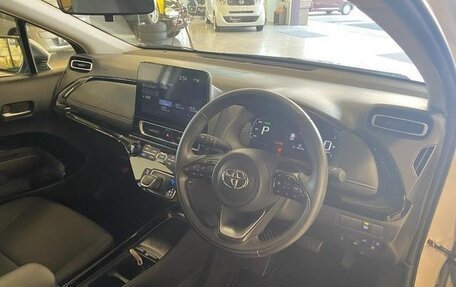 Toyota Aqua, 2022 год, 1 100 000 рублей, 7 фотография