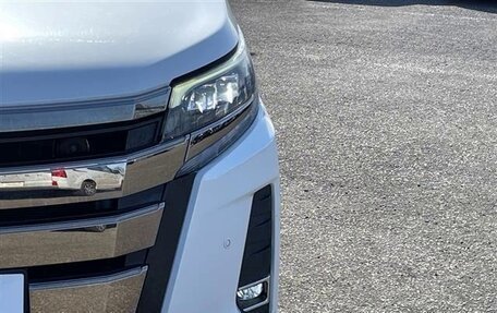 Toyota Noah III, 2020 год, 2 150 000 рублей, 3 фотография