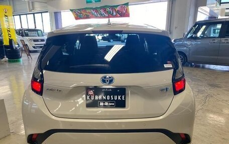 Toyota Aqua, 2022 год, 1 100 000 рублей, 4 фотография