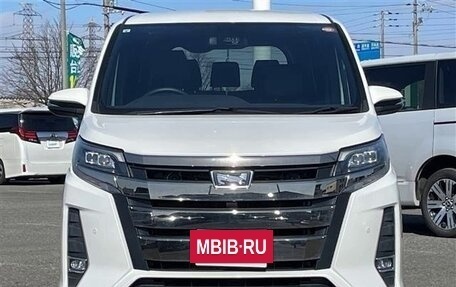 Toyota Noah III, 2020 год, 2 150 000 рублей, 4 фотография