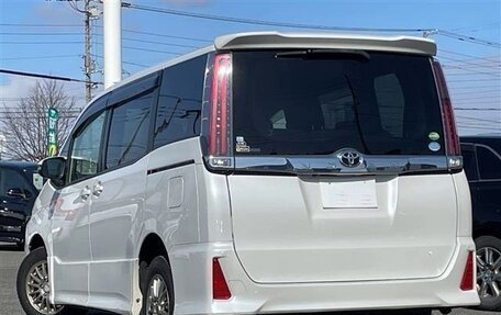 Toyota Noah III, 2020 год, 2 150 000 рублей, 7 фотография
