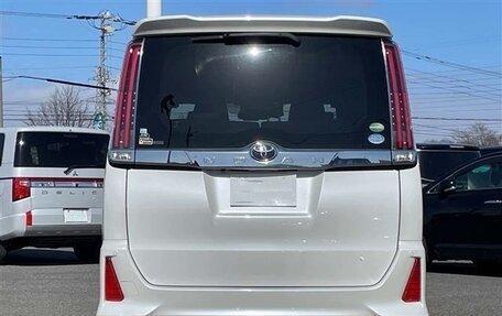 Toyota Noah III, 2020 год, 2 150 000 рублей, 8 фотография